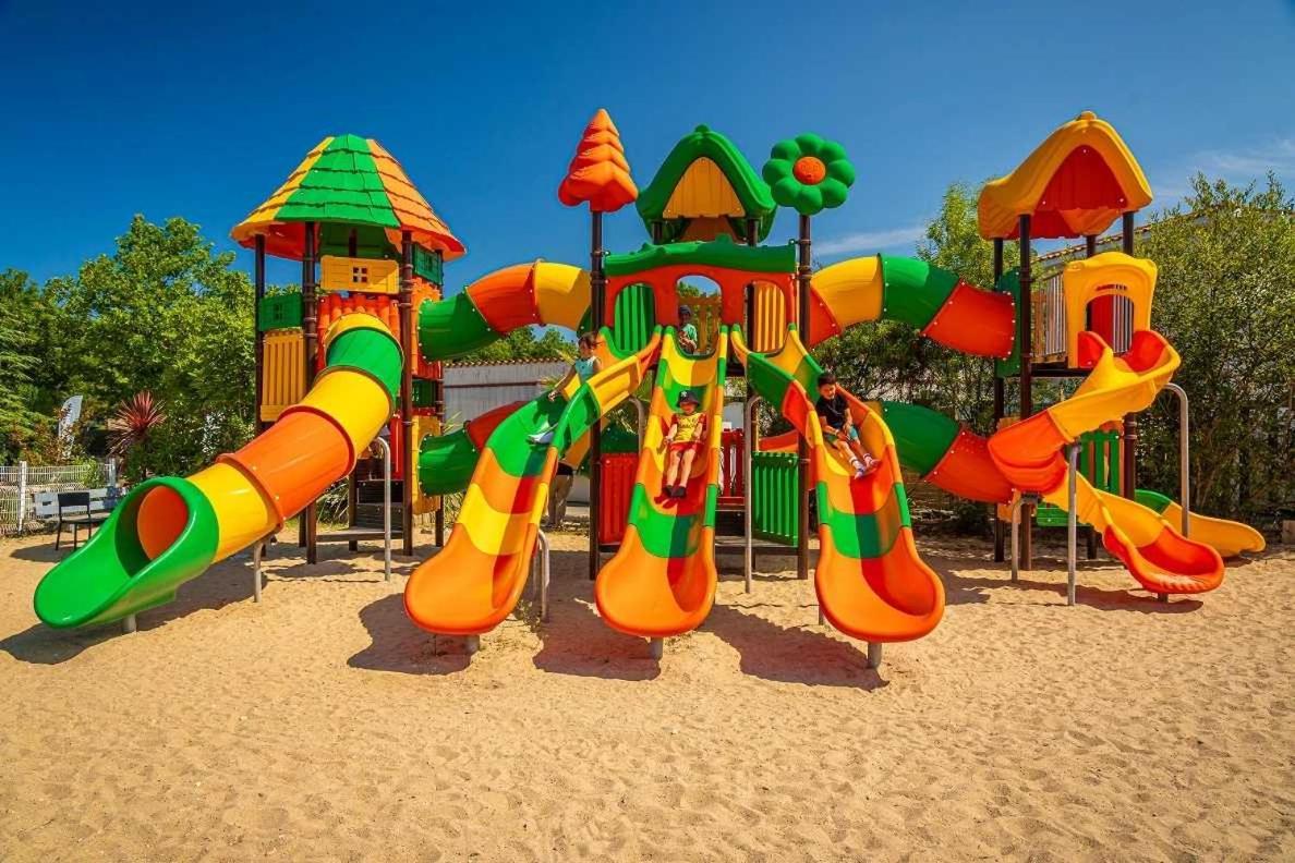 Camping 4 Etoiles - Parc Aquatique - Eei0Fi Saint-Georges-d'Oleron Exteriör bild